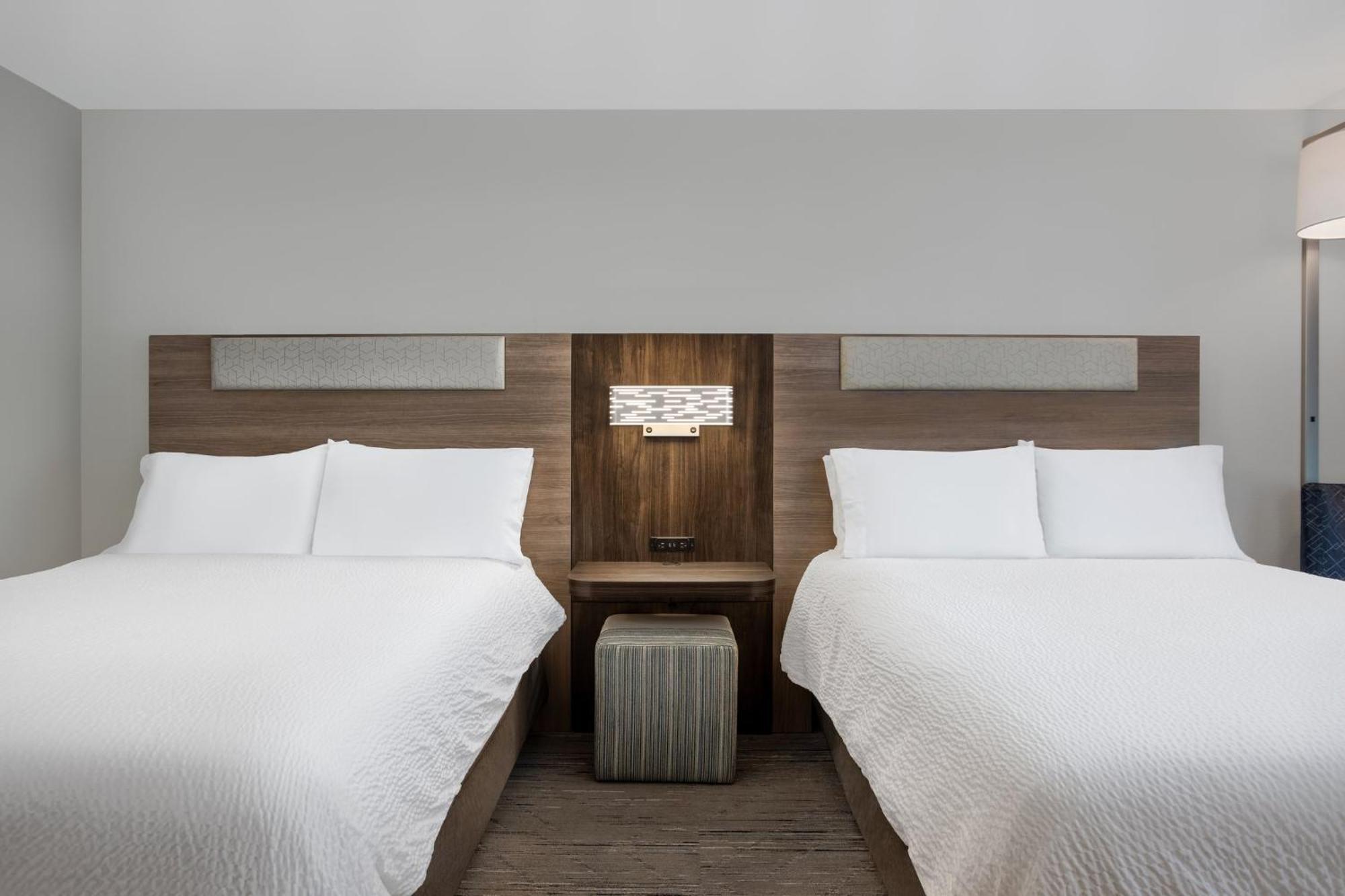 Holiday Inn Express Hotel & Suites Terre Haute By Ihg Exterior foto