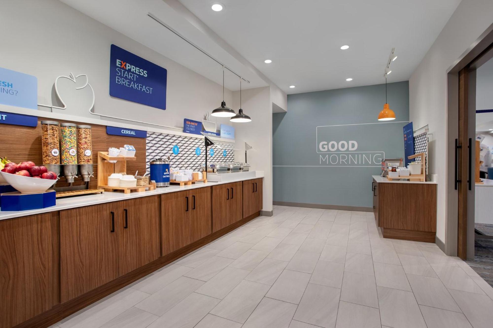 Holiday Inn Express Hotel & Suites Terre Haute By Ihg Exterior foto