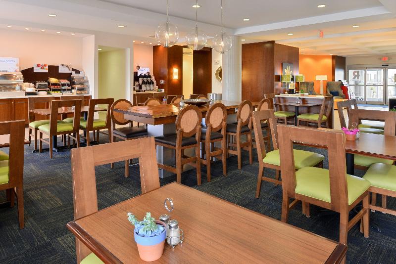 Holiday Inn Express Hotel & Suites Terre Haute By Ihg Exterior foto