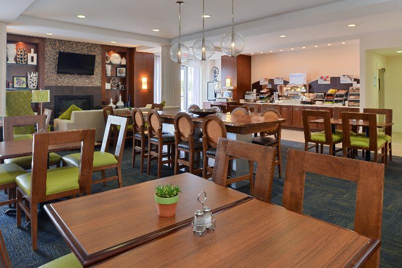 Holiday Inn Express Hotel & Suites Terre Haute By Ihg Exterior foto
